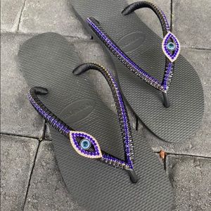 1 AVAILABLE Only of this design and size 37/38. Havaianas NWOT